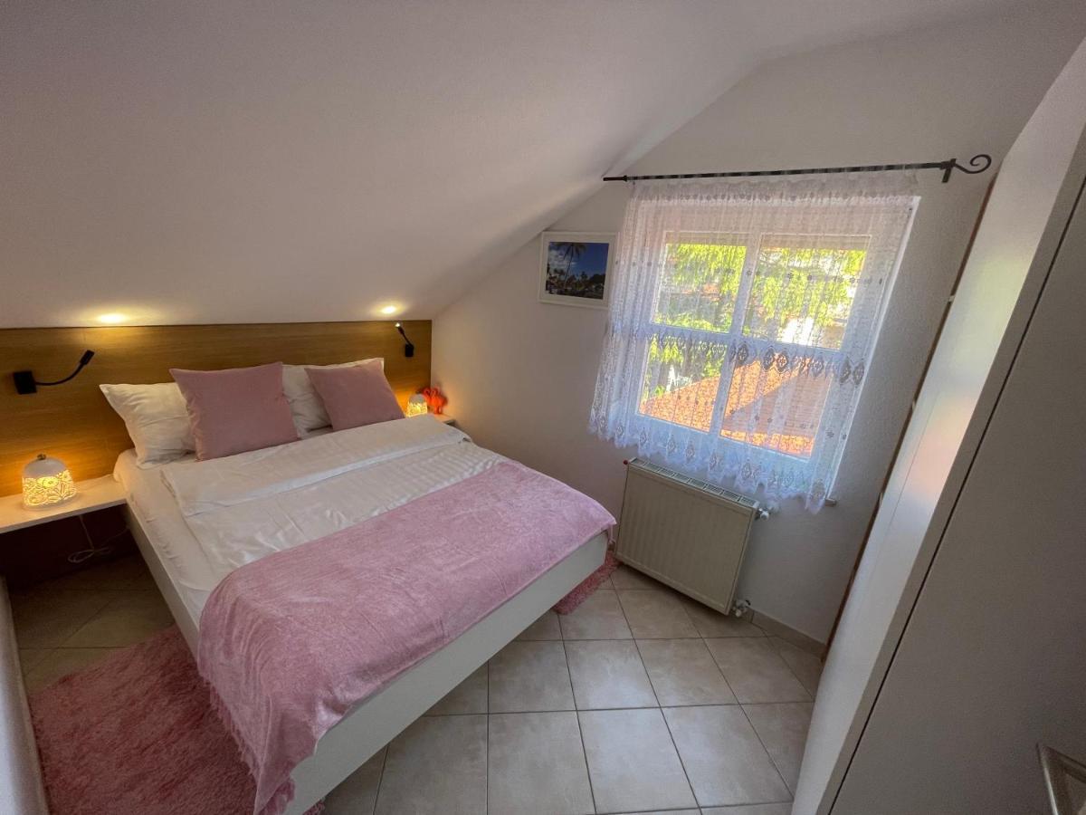 Holiday Home "Mala Kuca " With Heated Pool Pula Extérieur photo