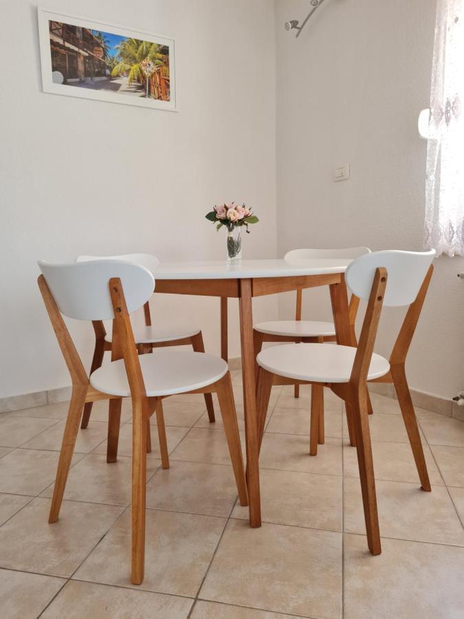 Holiday Home "Mala Kuca " With Heated Pool Pula Extérieur photo