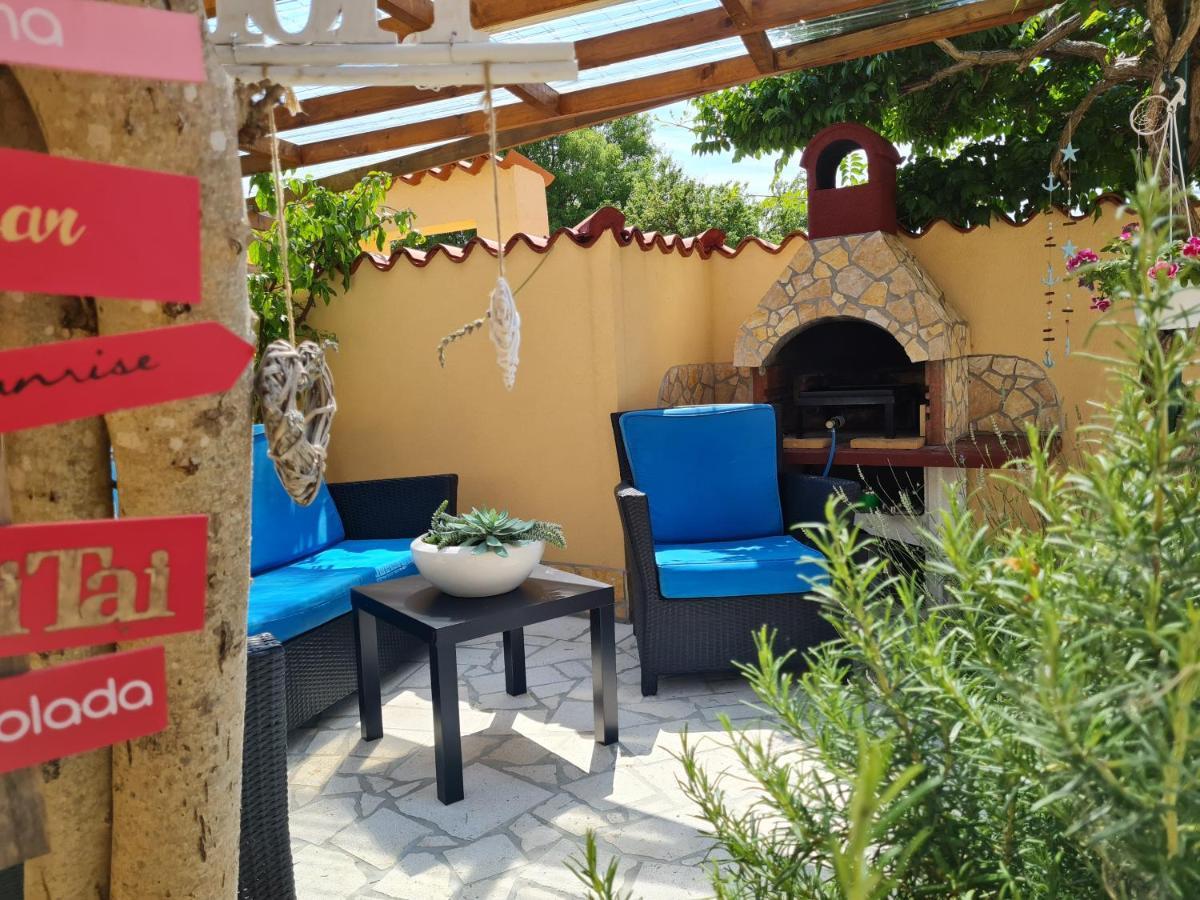 Holiday Home "Mala Kuca " With Heated Pool Pula Extérieur photo